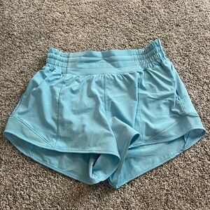 LULU hotty hot size 4 2.5 inch high rise